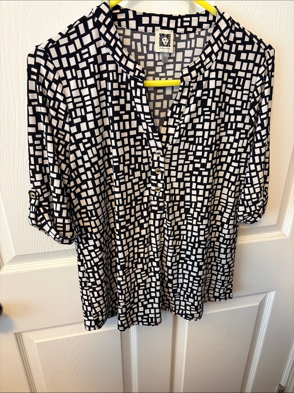 Anne Klein Black & White Geo-Print Women's Button-Front Top